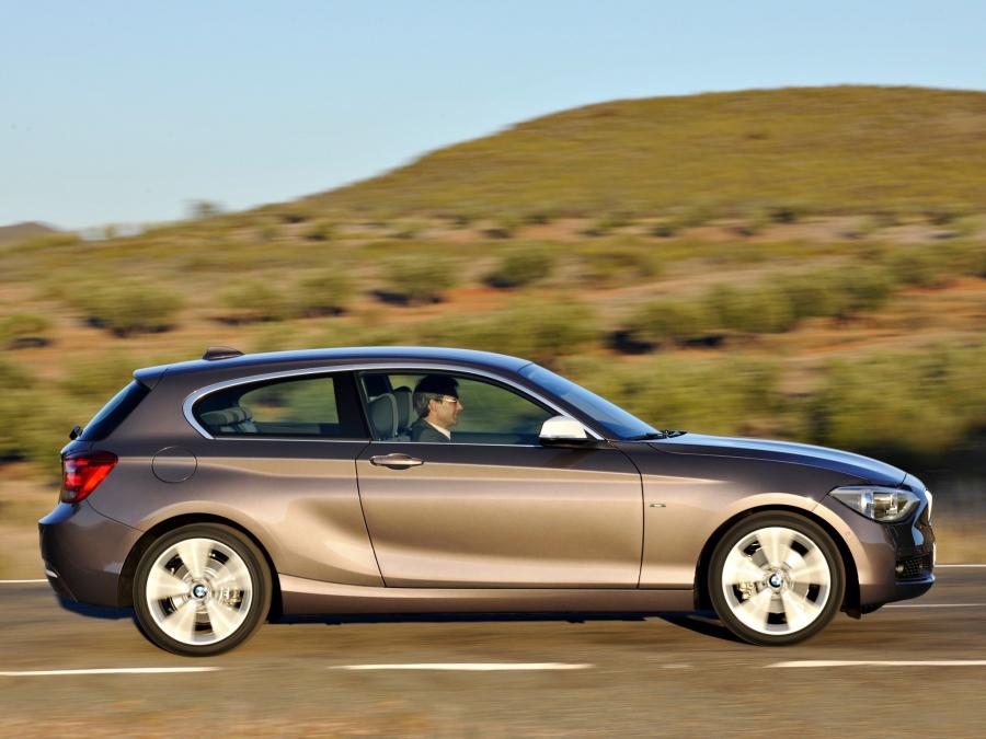  BMW 125d 3-Door Urban Line 2012 года  (фото 2 из 16)